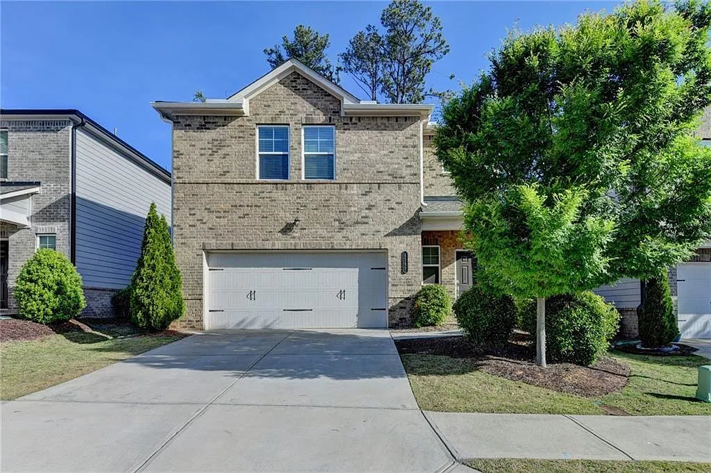 4 bed, 2.5 bath, 1841 sqft, $2,300 — Photo 4