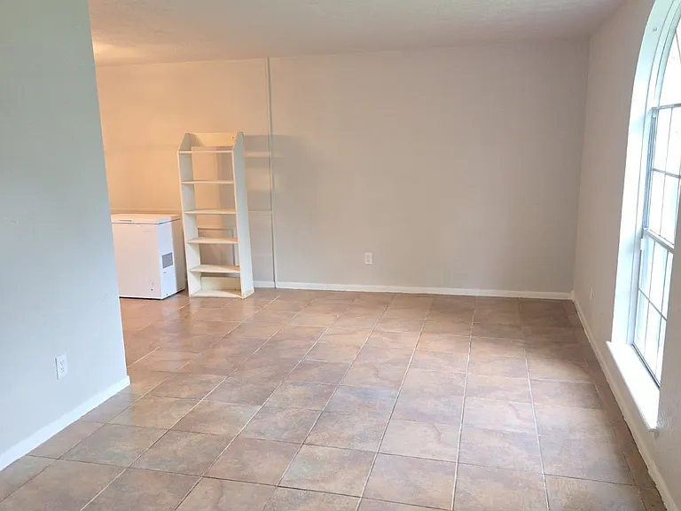 330 Ballantrae Ln — Photo 3