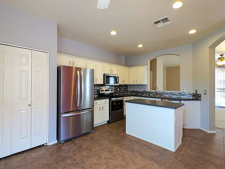 4236 E Oxford Ln — Photo 12