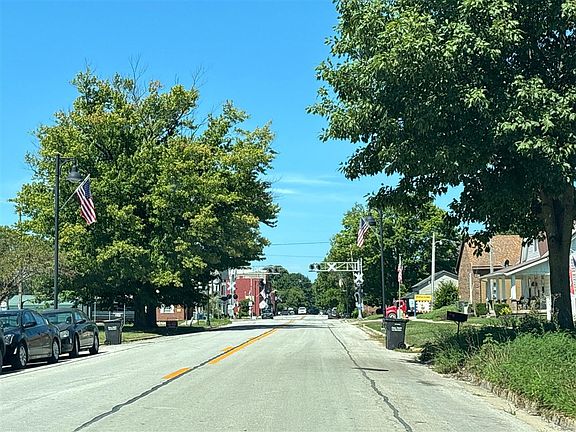 4th image of 328 E Main St