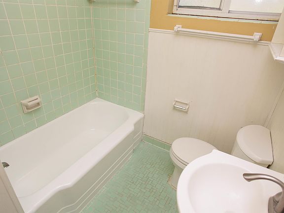 3rd image of 5931 Redberry Ln