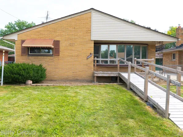 24800 Culver St, Saint Clair Shores, MI 48080