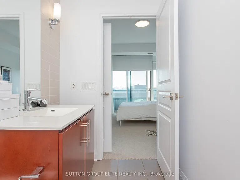 1 Hurontario St #808 — Photo 18