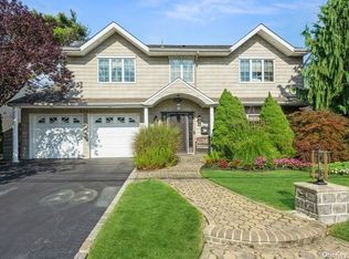 3307 Robbin Ln, Merrick, NY 11566