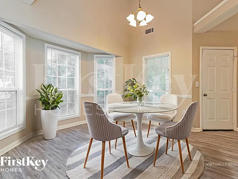 290 Saratoga Ct — Photo 6