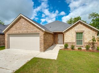 104 S 7th St, Celeste, TX 75423