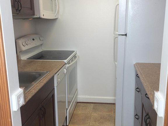 4th image of 402 Bashford La