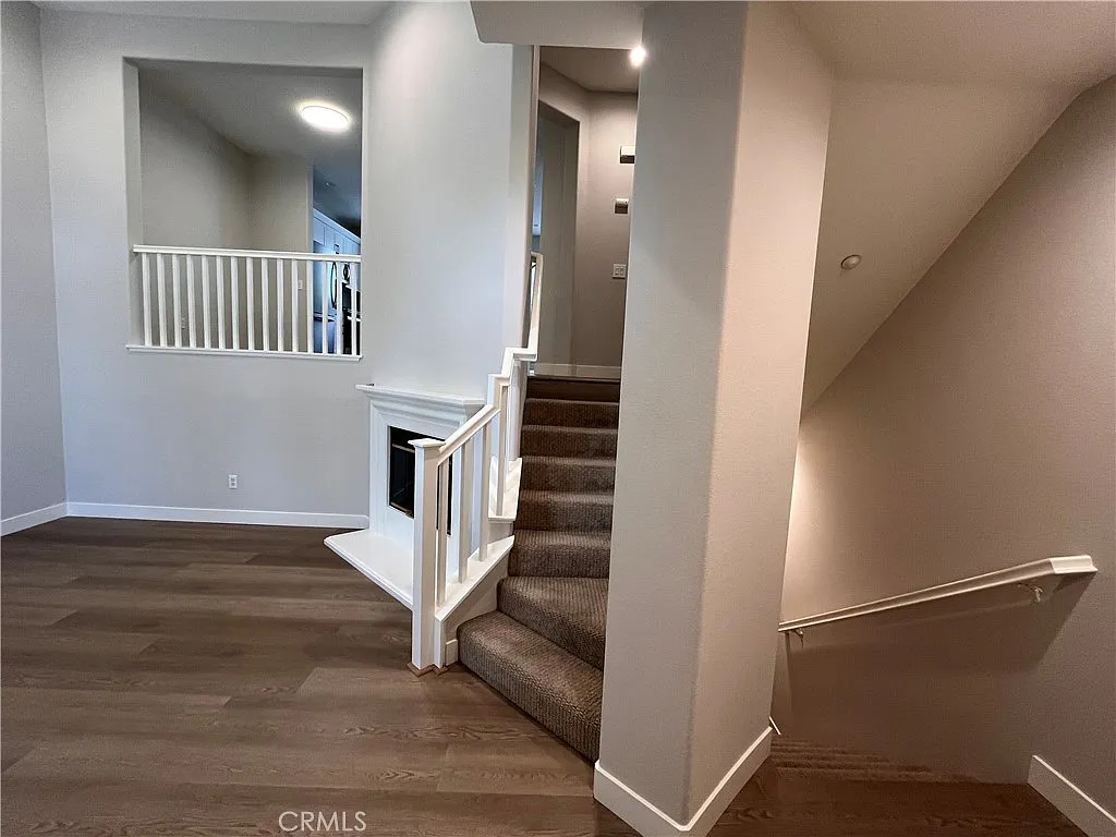 3 bed, 2.5 bath, 1502 sqft, $4,500 — Photo 2