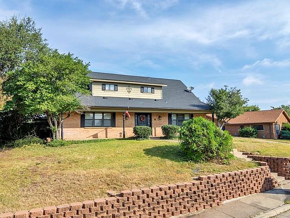 2nd image of 317 Somerset Cir