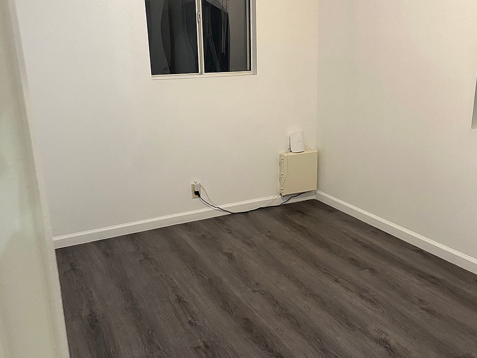 2nd image of 923 E 21st St #923