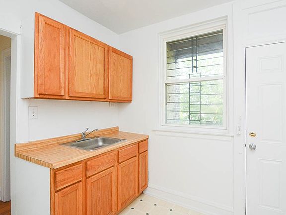 3rd image of 2944 N Albany Ave #4