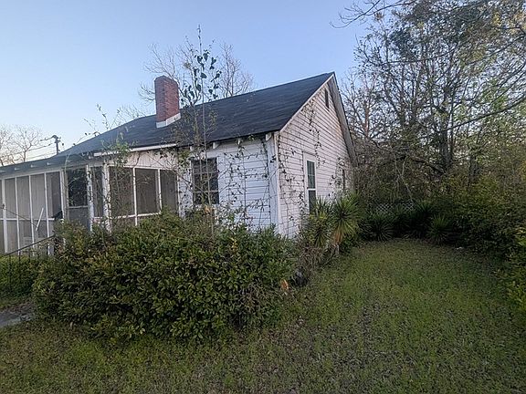 3rd image of 150 Walker St