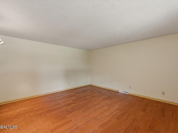 5th image of 3800 Seeber Dr
