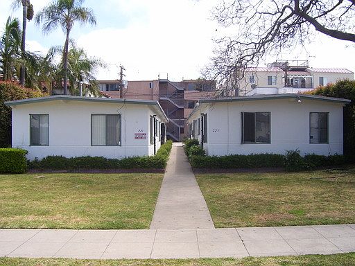 3rd image of 225 D Ave APT D