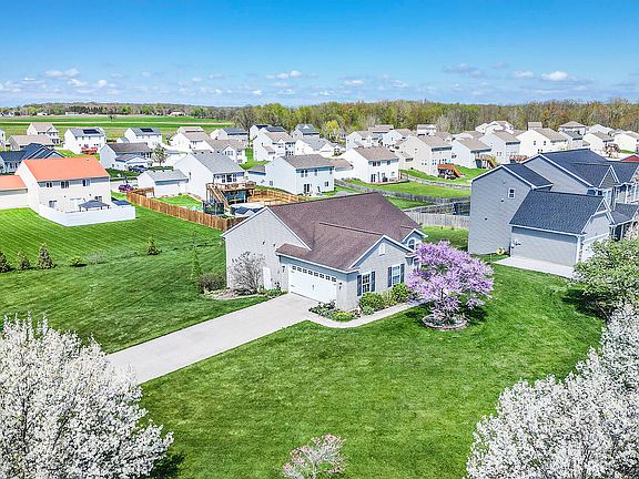 4th image of 1691 Crescent Pointe Dr SE