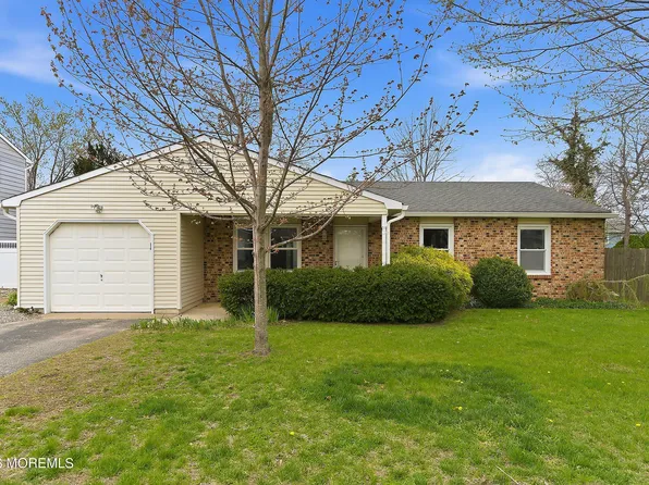 10 Lilac Place, Howell, NJ 07731