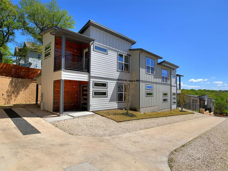 1130 Lott Ave #B — Photo 1