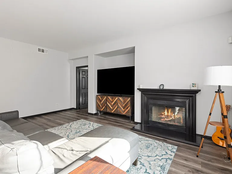 450 Rocco Cir — Photo 11