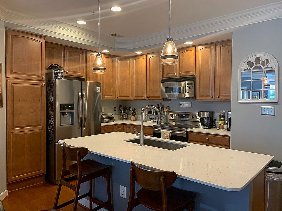 2nd image of 9534 Hyde Pl #9534
