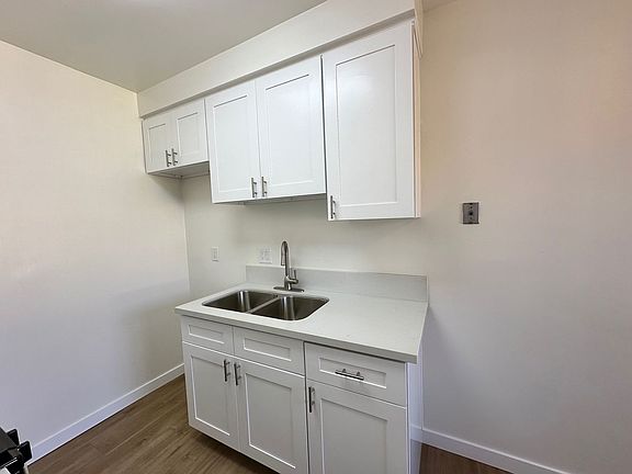 4th image of 4015 W 132nd St APT 129