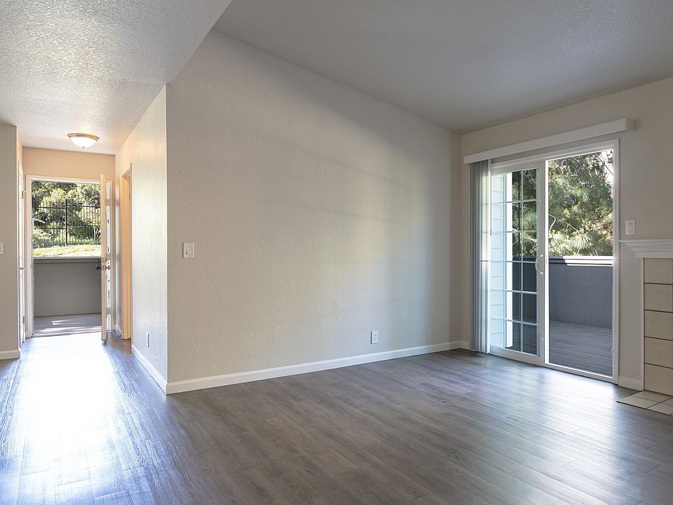 Shadow 410F living_balcony