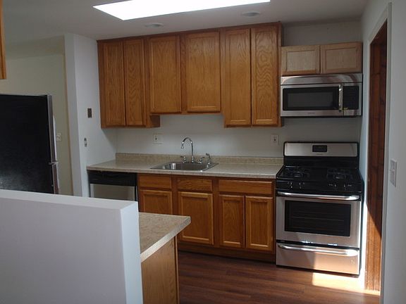 2nd image of 912 Southmoor Ln
