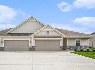 19703 W 196th St, Spring Hill, KS 66083