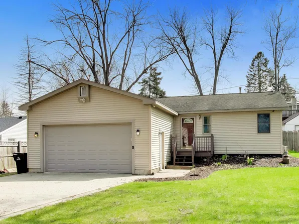 8507 Acorn Path, Wonder Lake, IL 60097