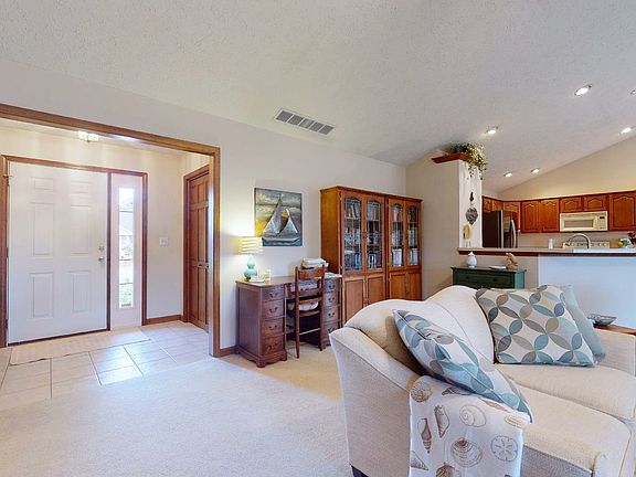 4th image of 6126 Flagstone Dr