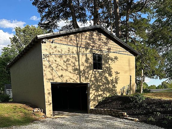 2nd image of 576 Pleasant View Rd