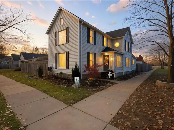 404 Pine St, Wyandotte, MI 48192