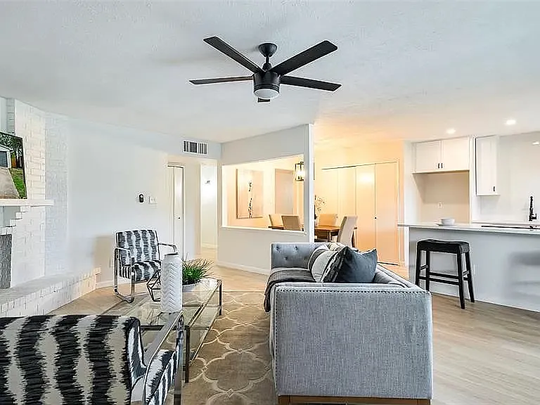 7302 Hedge Dr — Photo 4