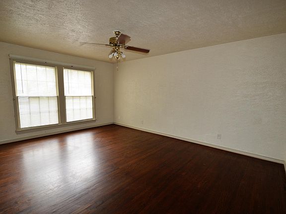 4th image of 857 Holly Dr