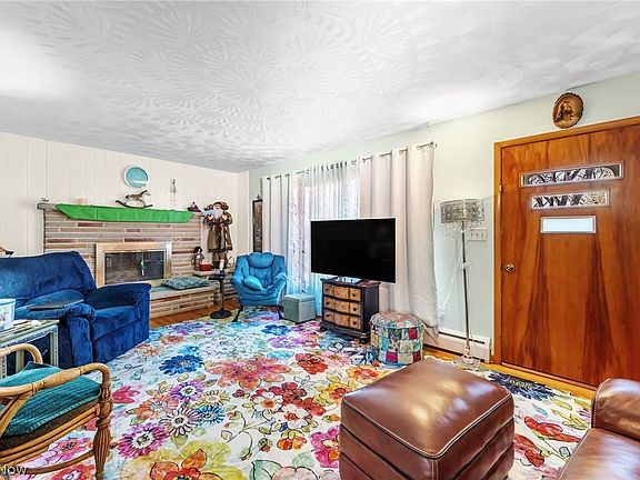 4th image of 67 Valencia Dr