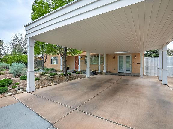 3rd image of 731 Morningside Dr NE
