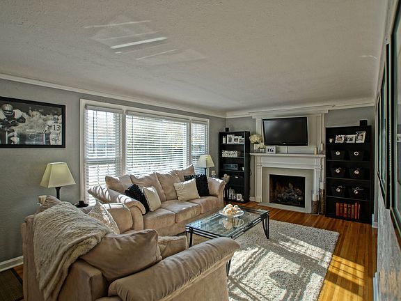 3rd image of 4931 Edsal Dr