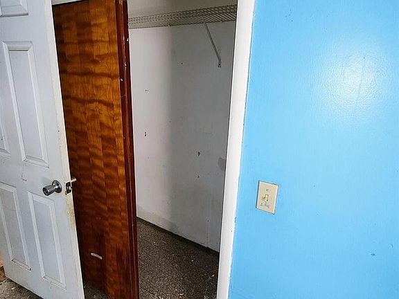 5th image of 503 Burkett St