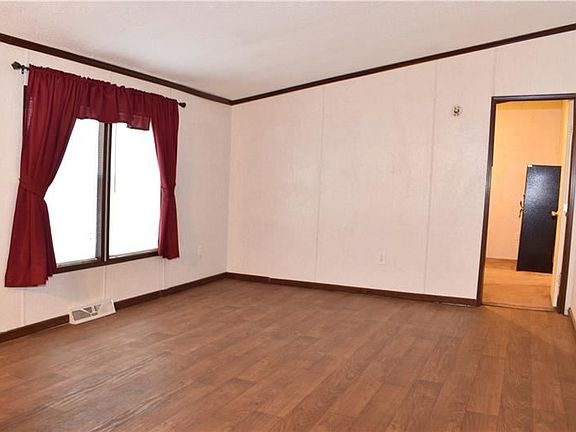 5th image of 1011 Brown St