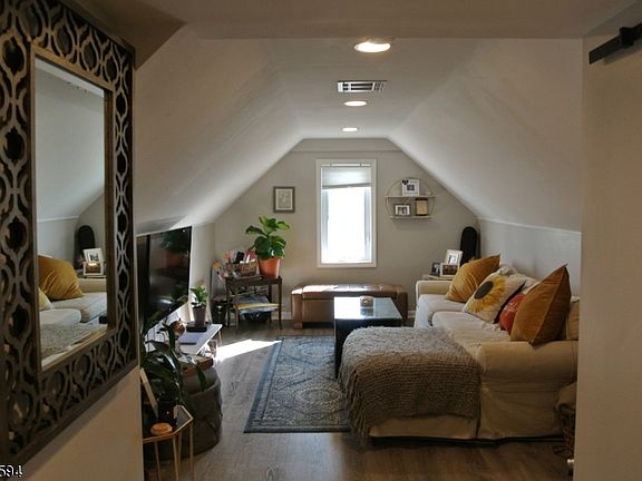 5th image of 11 Delaware Pl Floor 3