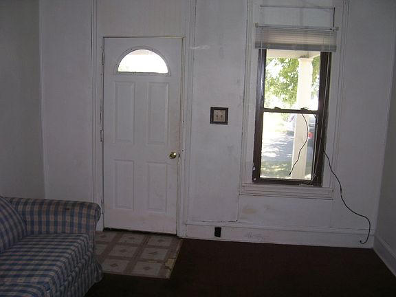 3rd image of 215-217 W Linden Ave