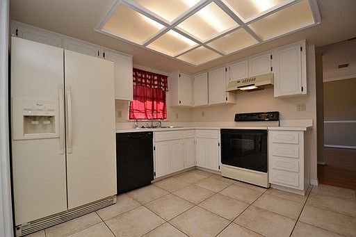 5th image of 8443 Alveron Ave