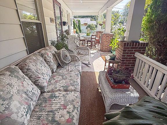 4th image of 1318 Vina Ave