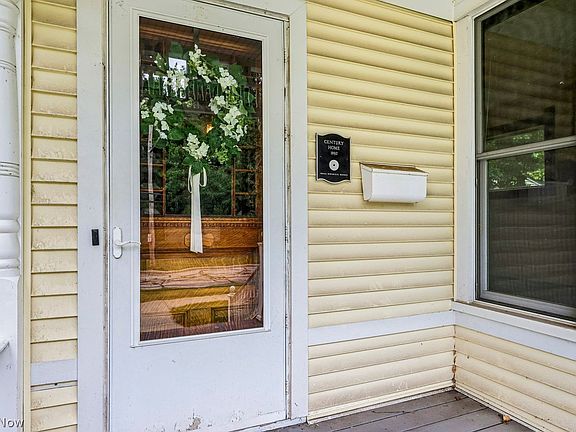 4th image of 70 Beech St