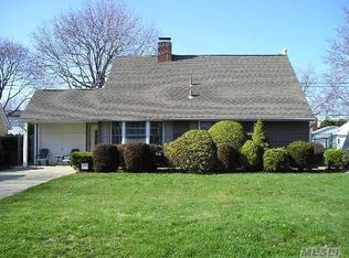 29 Eagle Ln, Levittown, NY 11756