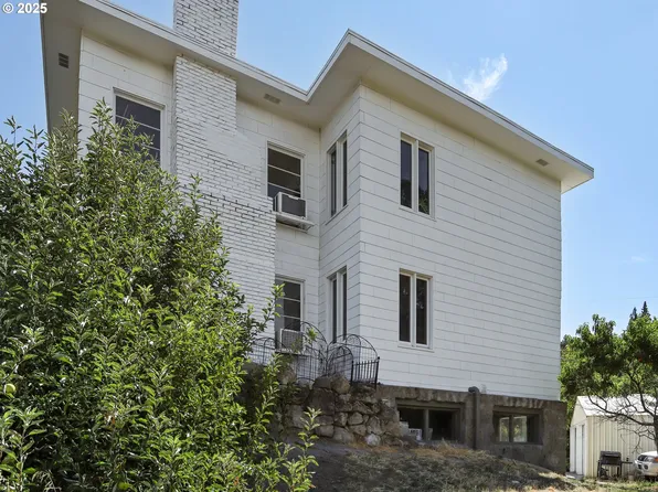 204 W 14th St, The Dalles, OR 97058