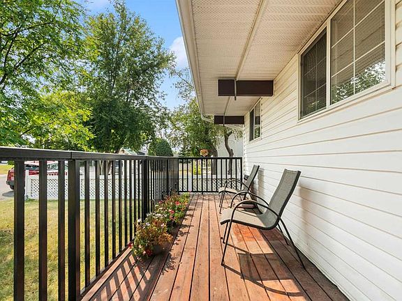 3rd image of 613 E Olympia Cres SE