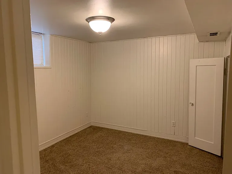 1422 W Oak St — Photo 6