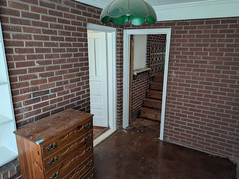 1215 Clarendon St — Photo 26
