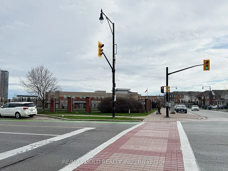 27 Dulverton Dr — Photo 20
