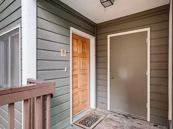 2nd image of 2853 Springdale Ln